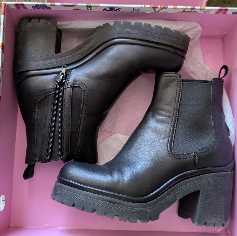 Women’s Black Chunky Chelsea Boot